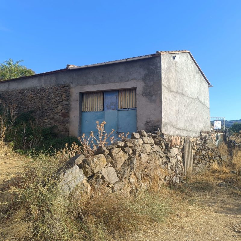 Se vende finca rústica con nave en Aldeanueva de Santa Cruz (Ávila)