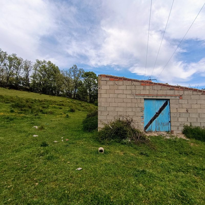 Venta de finca con nave en Avellaneda (Ávila)
