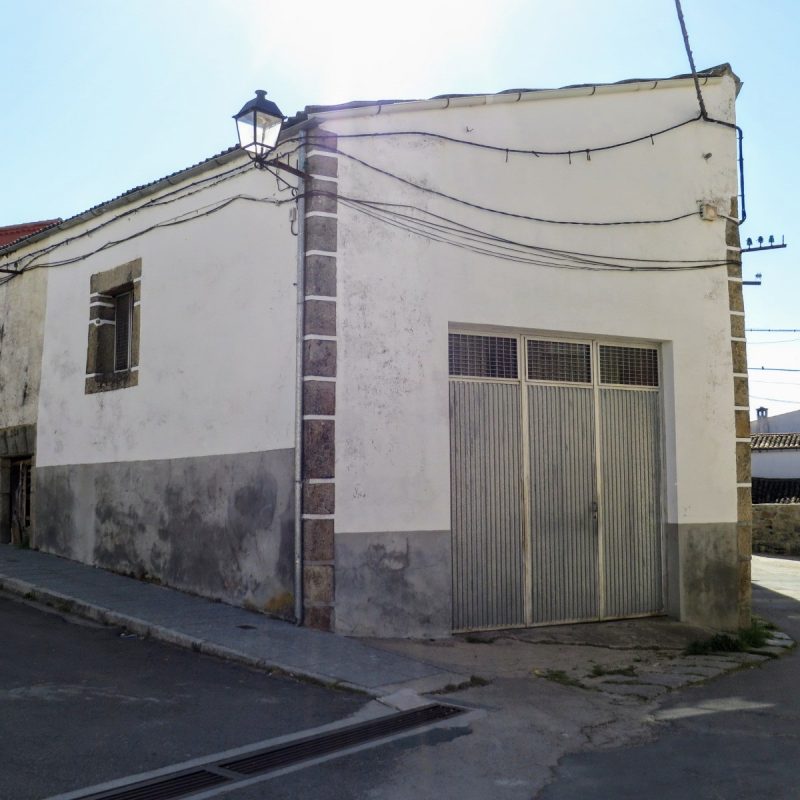 Almacén en venta en la Plaza de la Constitución de La Carrera (Ávila)