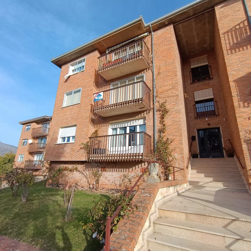 Venta de piso con plaza de garaje y trastero en El Barco de Ávila (Ávila)