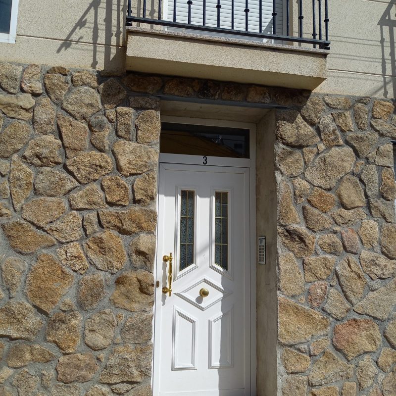 En venta piso luminoso de 2 habitaciones con terraza en Piedrahíta