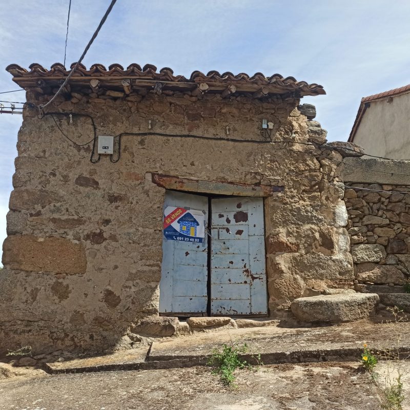 Se vende antiguo almacén para rehabilitar en Aldeanueva de Santa Cruz