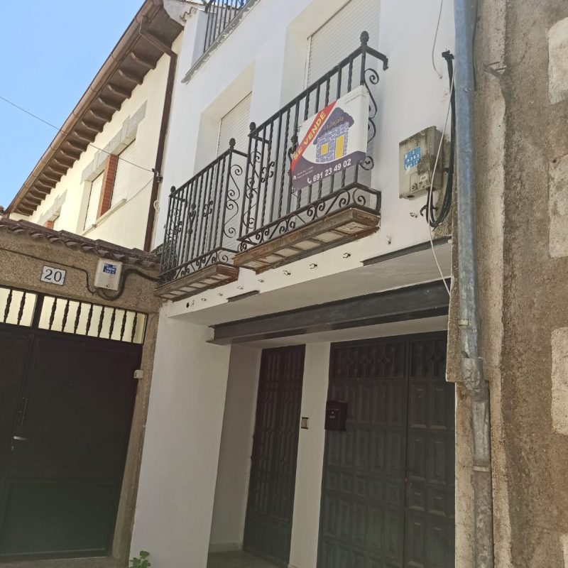 Venta de piso junto a local en Piedrahita (Ávila)