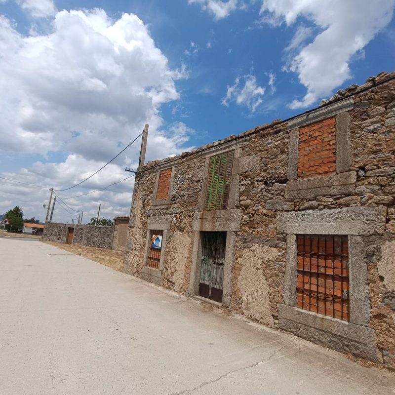 Se vende pajar con corral y teña en El Losar (Ávila)
