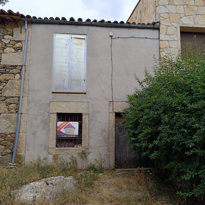 Se vende casa de pueblo para reformar en Navalonguilla (Ávila)