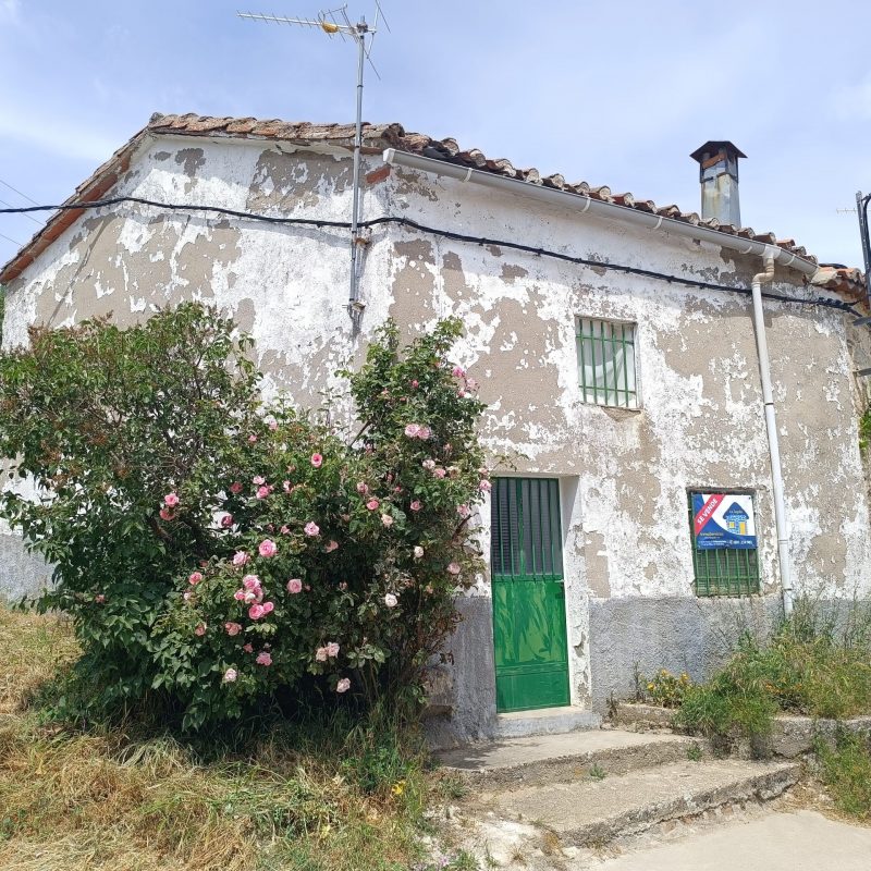 Se vende casa de pueblo en Cabezas Altas-Navatejares (Ávila)