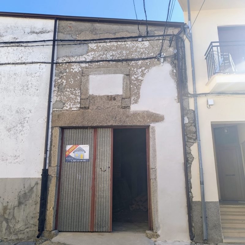 Almacén en venta en la Plaza de la Constitución en La Carrera (Ávila)
