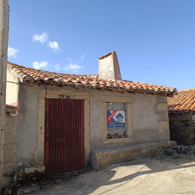Venta de casa de pueblo en Navasequilla (Ávila)