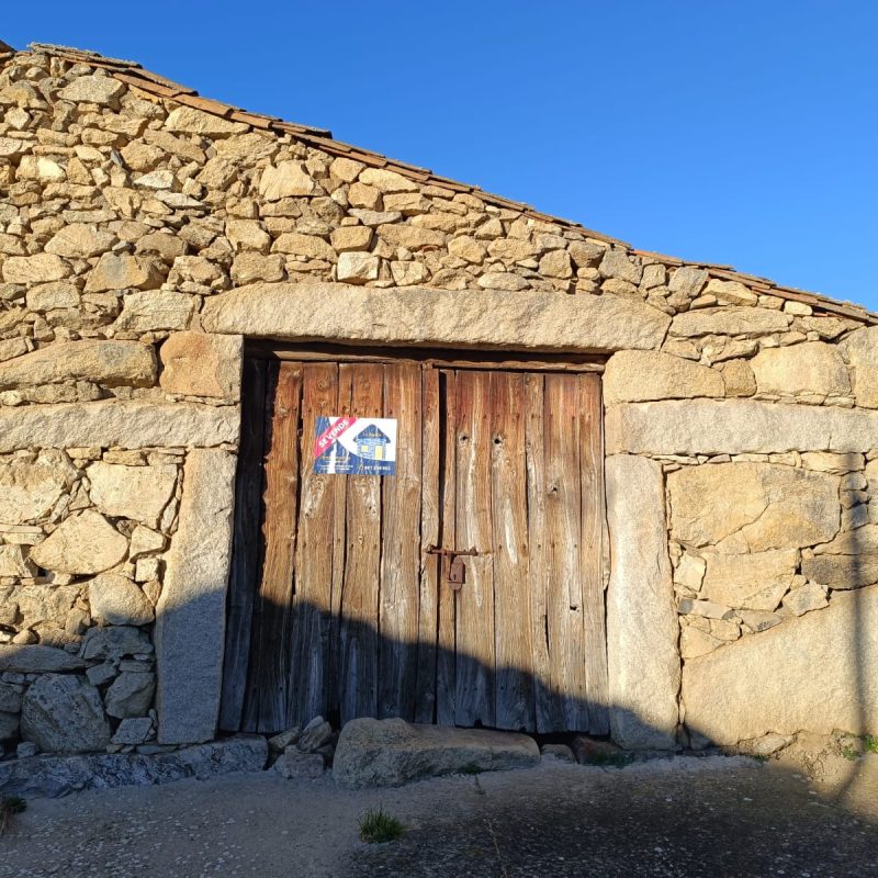 Venta de almacén en El Nogal - Santiago del Collado (Ávila)
