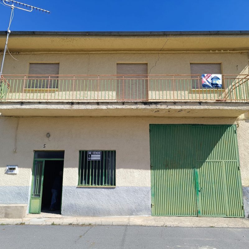 Venta de casa de pueblo con múltiples posibilidades en Becedillas (Ávila)