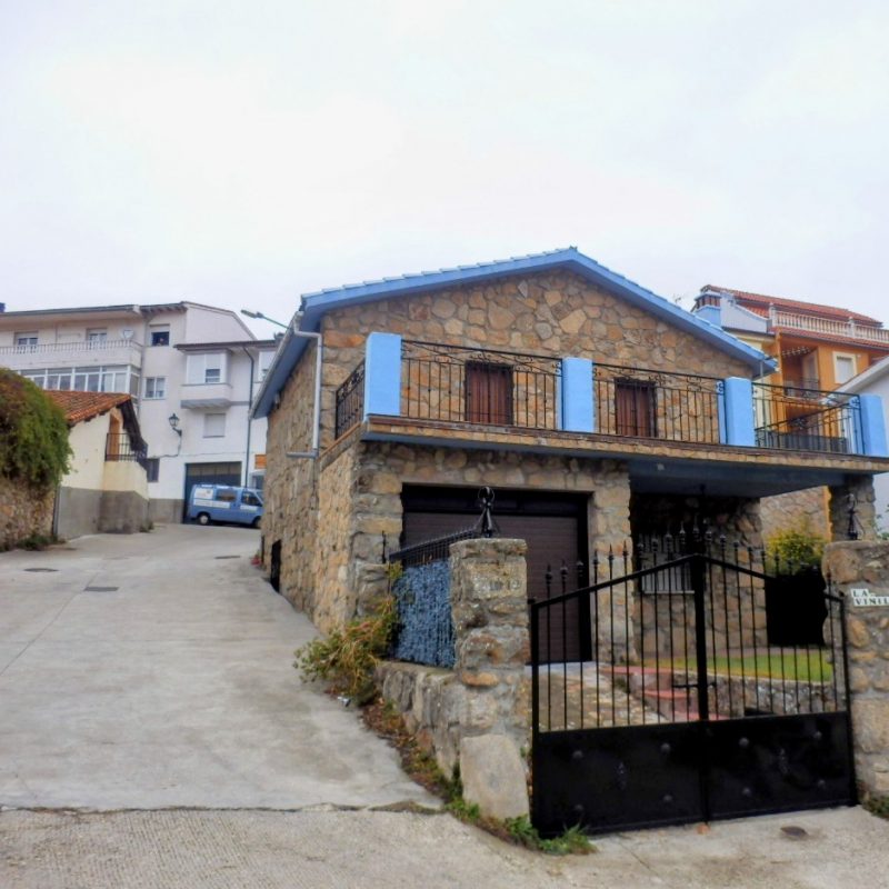 Se vende vivienda unifamiliar con patio, garaje y espectaculares vistas a la sierra en Tornavacas (Cáceres)