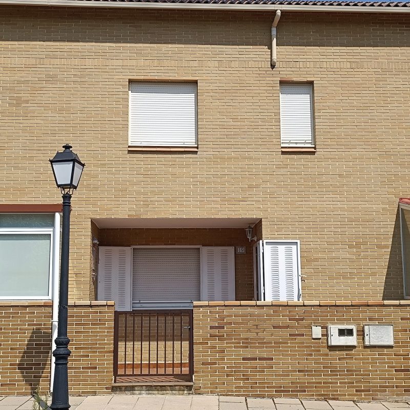 Venta de chalet adosado en Piedrahíta con garaje y terraza