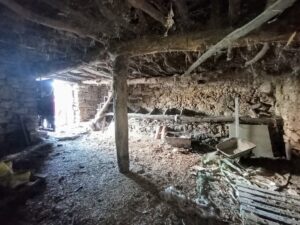 Almacén de piedra en La Lastra del Cano