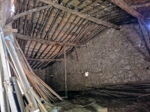 Almacén de piedra en Navatejares (Ávila)