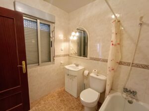 Casa familiar con patio en Amavida (Ávila)