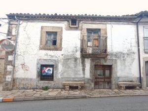 Vivienda con almacén de piedra en Navatejares (Ávila)