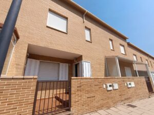 Chalet adosado en Piedrahita con garaje y terraza