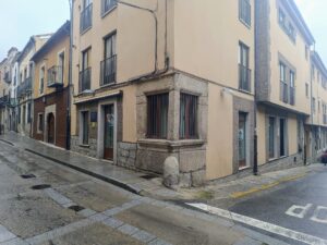 ¡Oportunidad de alquiler en una de las mejores calles de Piedrahita!