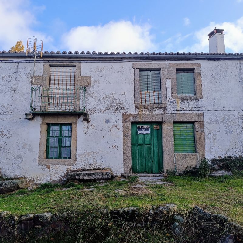 🏡 Se vende casa de pueblo de piedra en Las Navas – La Aldehuela (Ávila)