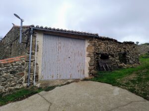 Casa independiente con corral y garaje en Las Navas – La Aldehuela (Ávila)