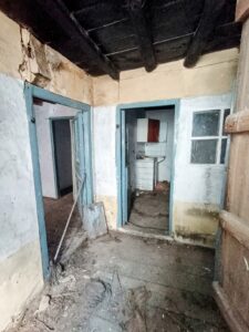 Vivienda con almacén de piedra en Navatejares (Ávila)