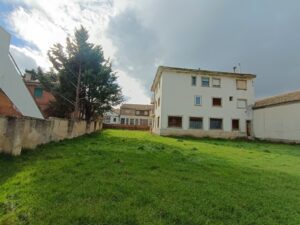 Edificio con terreno en el casco y término de Piedrahita (Ávila)