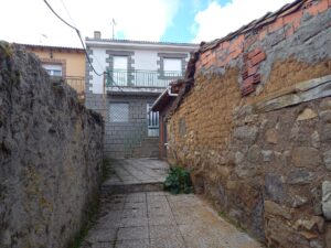 Casa familiar con patio en Amavida (Ávila)