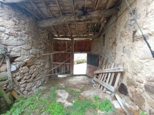 Vivienda con amplio terreno urbano en Navacepeda de Tormes