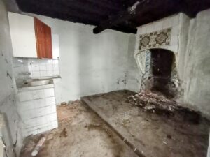Vivienda con almacén de piedra en Navatejares (Ávila)