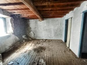 Vivienda con almacén de piedra en Navatejares (Ávila)