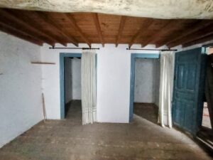 Vivienda con almacén de piedra en Navatejares (Ávila)