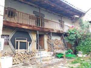 Vivienda con amplio terreno urbano en Navacepeda de Tormes