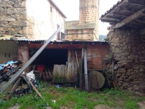 Vivienda con amplio terreno urbano en Navacepeda de Tormes