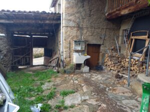Vivienda con amplio terreno urbano en Navacepeda de Tormes