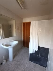 Casa de pueblo con patio en Navalmoro – La Carrera (Ávila)