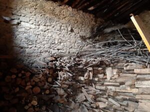 Almacenes a reformar en La Serrania