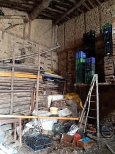 Almacenes a reformar en La Serrania