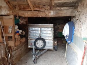 Almacenes a reformar en La Serrania