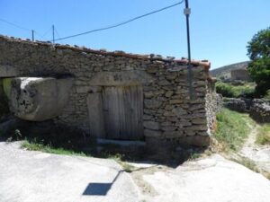 casillo de piedra en La Angostura (Ávila)