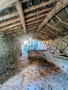 Casa de pueblo con amplio espacio exterior en Gallegos de Solmirón (Salamanca)