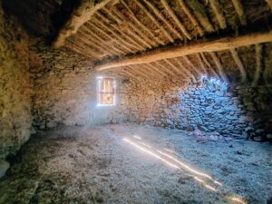 Casa de pueblo con amplio espacio exterior en Gallegos de Solmirón (Salamanca)