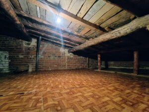 Hola, Pablo. ¡Un placer saludarte! Estamos encantados de ayudarte con la gestión del alquiler de tu inmueble. Por las características que nos has indicado, estimamos que se podría alquilar perfectamente en 450 €. Para que conozcas nuestra forma de trabajar, te detallo lo que incluye nuestro servicio: Realización de todas las visitas. Exhaustiva selección de inquilinos para tu tranquilidad. Elaboración del contrato de arrendamiento y su respectivo inventario. Nuestras condiciones son: Larga estancia (un año o más): Honorarios de una mensualidad. Alquiler temporal (menos de un año): 10% del total que vaya a recibir la propiedad. Nota importante sobre las fechas: Te informamos de que estaremos de vacaciones del 20 de diciembre al 6 de enero, retomando nuestra actividad el 7 de enero. A partir de ese día, si lo deseas, podemos quedar para ver el inmueble y poner el alquiler en marcha de inmediato. Quedamos a tu disposición para cualquier duda. ¡Un saludo!