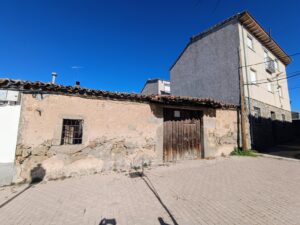 Casa de pueblo con terreno en Santa María del Berrocal (Ávila)
