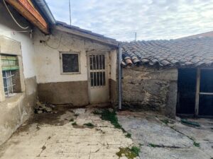 casa de pueblo con almacén en Gallegos de Solmirón (Salamanca)