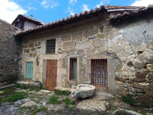 casa de pueblo con patio en El Hoyo – La Horcajada (Ávila)
