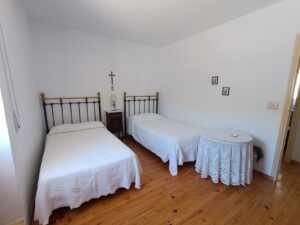 vivienda unifamiliar con patio, garaje y espectaculares vistas a la sierra en Tornavacas (Cáceres)