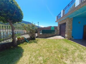 vivienda unifamiliar con patio, garaje y espectaculares vistas a la sierra en Tornavacas (Cáceres)