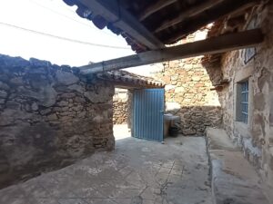 Casa de pueblo con patio en Aldeanueva de Santa Cruz (Ávila)
