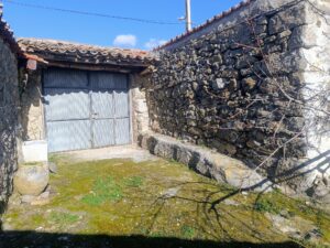 casa de pueblo con patio en Malpartida de Corneja (Ávila)