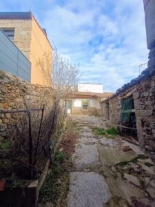 casa de pueblo con almacén en Gallegos de Solmirón (Salamanca)